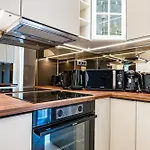 Modern - Romana Square Apartman
