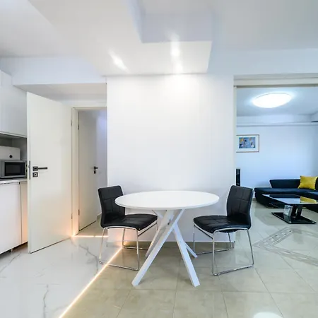 Modern - Romana Square Apartment *
