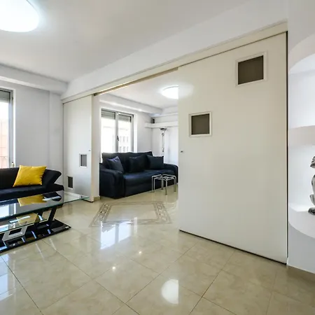 Modern - Romana Square Apartment *