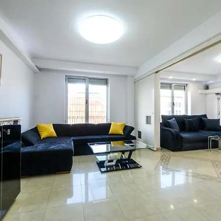 Modern - Romana Square