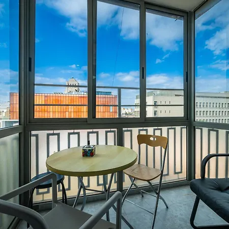 Modern - Romana Square