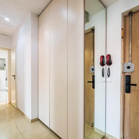 Modern - Romana Square *