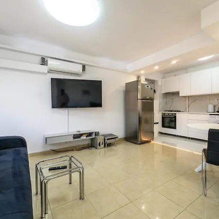 Modern - Romana Square *