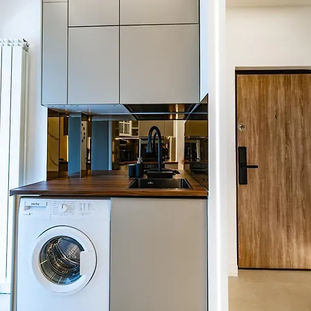 Modern - Romana Square Apartment