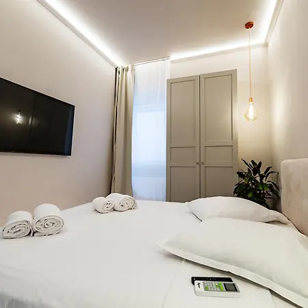 Modern - Romana Square