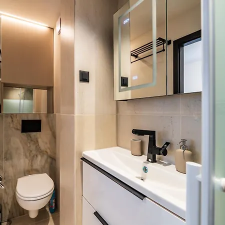 Modern - Romana Square *