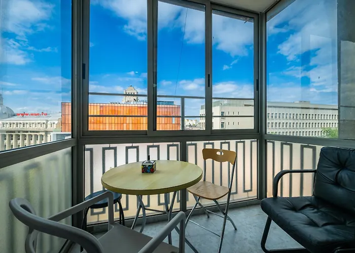 Modern - Romana Square