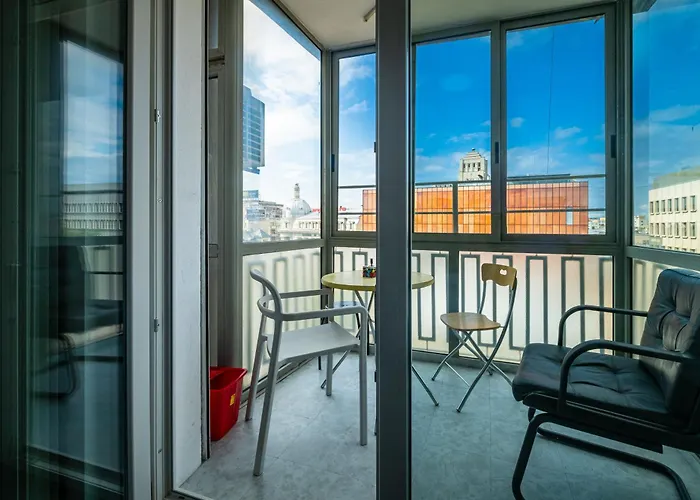 Modern - Romana Square