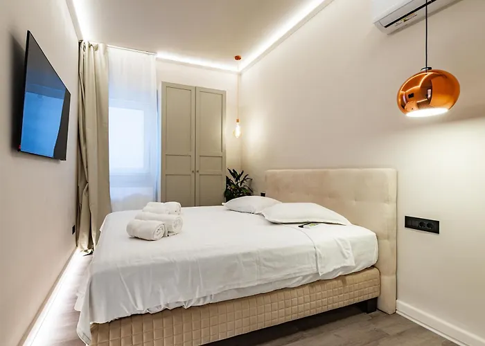 Modern - Romana Square Бухарест