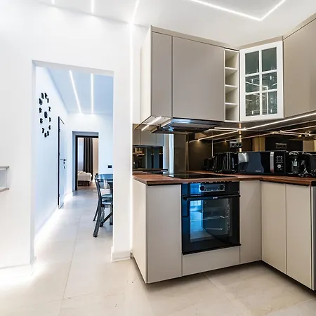 Modern - Romana Square