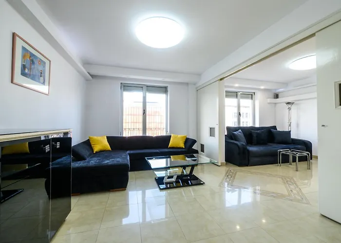 Modern - Romana Square