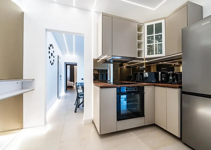 Modern - Romana Square